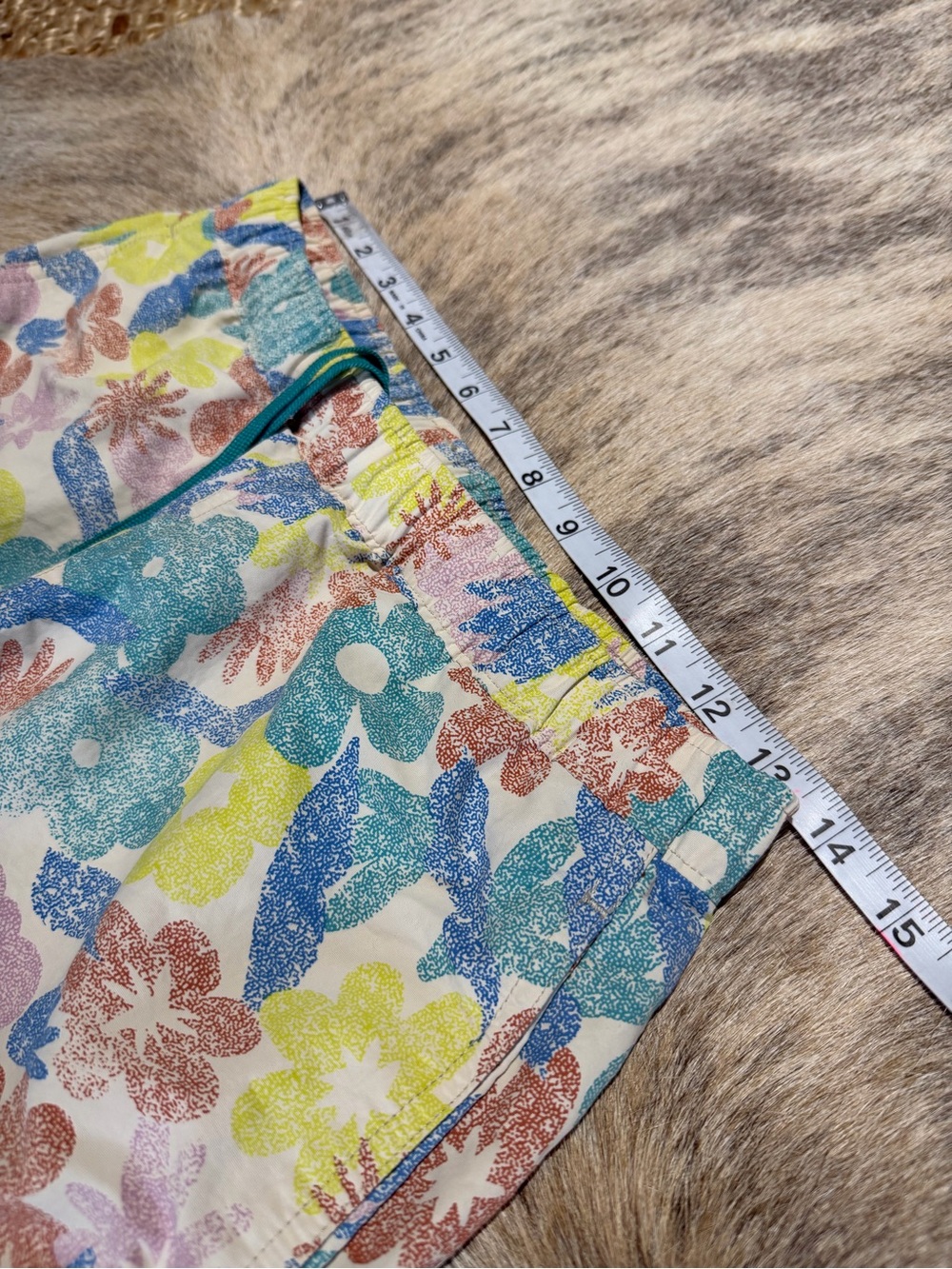 Patagonia Barely Baggies Shorts Floral Print Size S 2.5” Inseam - Picture 4 of 8